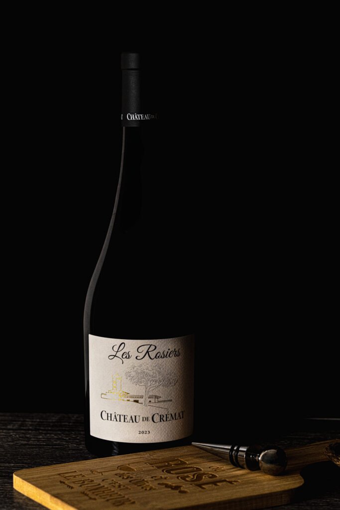 photo d'une bouteille de vin de chateau de cremat à nice