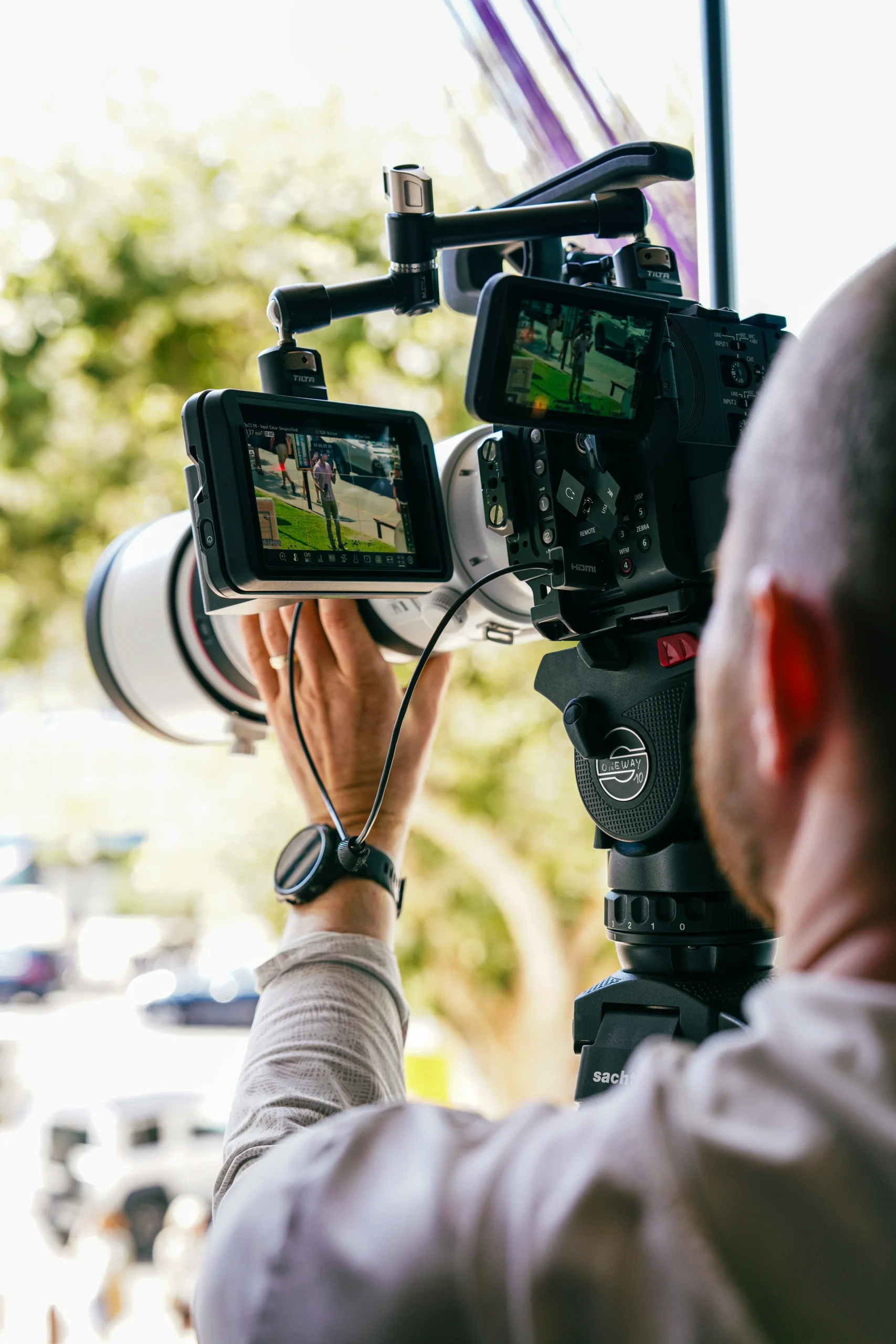 Photographe en situation de prise de vue pendant une formation photo
